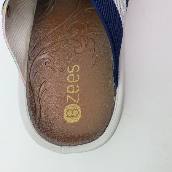 Bzees Desire Womens Size 6.5 Gray Blue Floral Slip On Wedge Slide Sandals - Picture 10 of 11